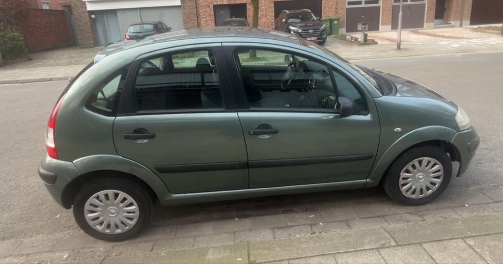 Citroën c3 1.2 benzine euro 4 bouwjaar 2007 km 140.000, Auto's, Stof, Zwart, Parkeersensor, Bedrijf