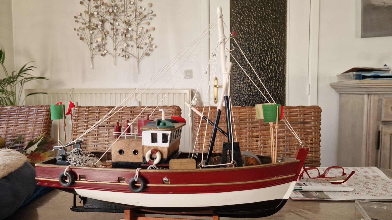 Belle maquette de bateau en bois - Bateau de pêche/cutter de, Enlèvement, Utilisé, 1:32 à 1:50, Autres marques