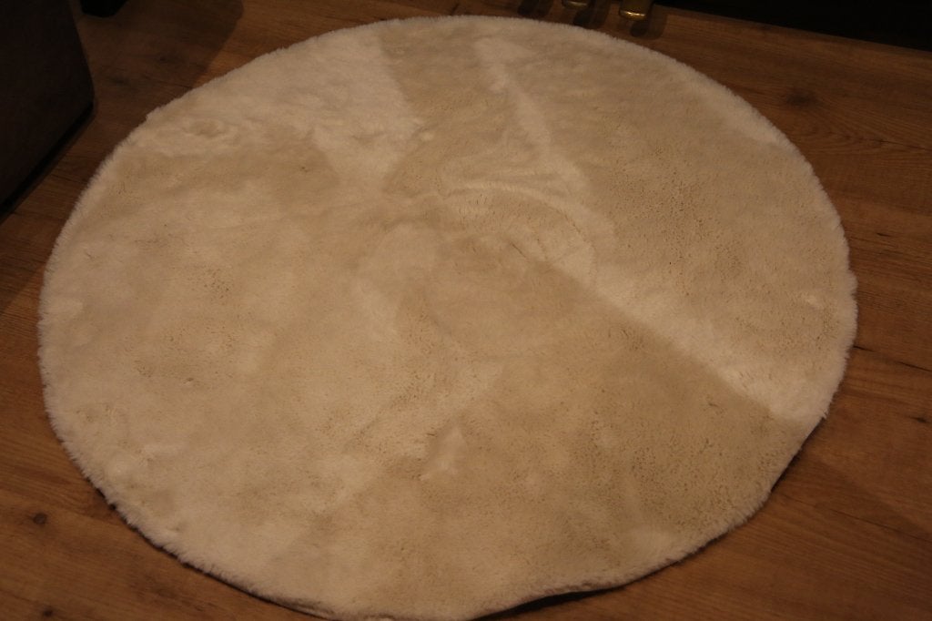 Rond wit hoogpolig vloerkleed Ø100 cm, Huis en Inrichting, Stoffering | Tapijten en Vloerkleden, Zo goed als nieuw, 100 tot 150 cm