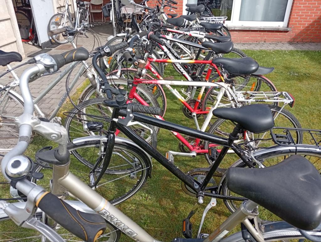 12 fietsen geen koerierdienst, Ophalen