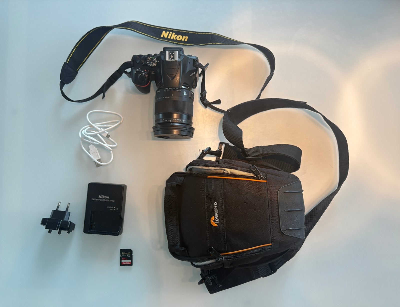 Nikon D3500 + Sigma 17-70mm (complete set), Enlèvement, Nikon, Reflex miroir, Sangle de transport