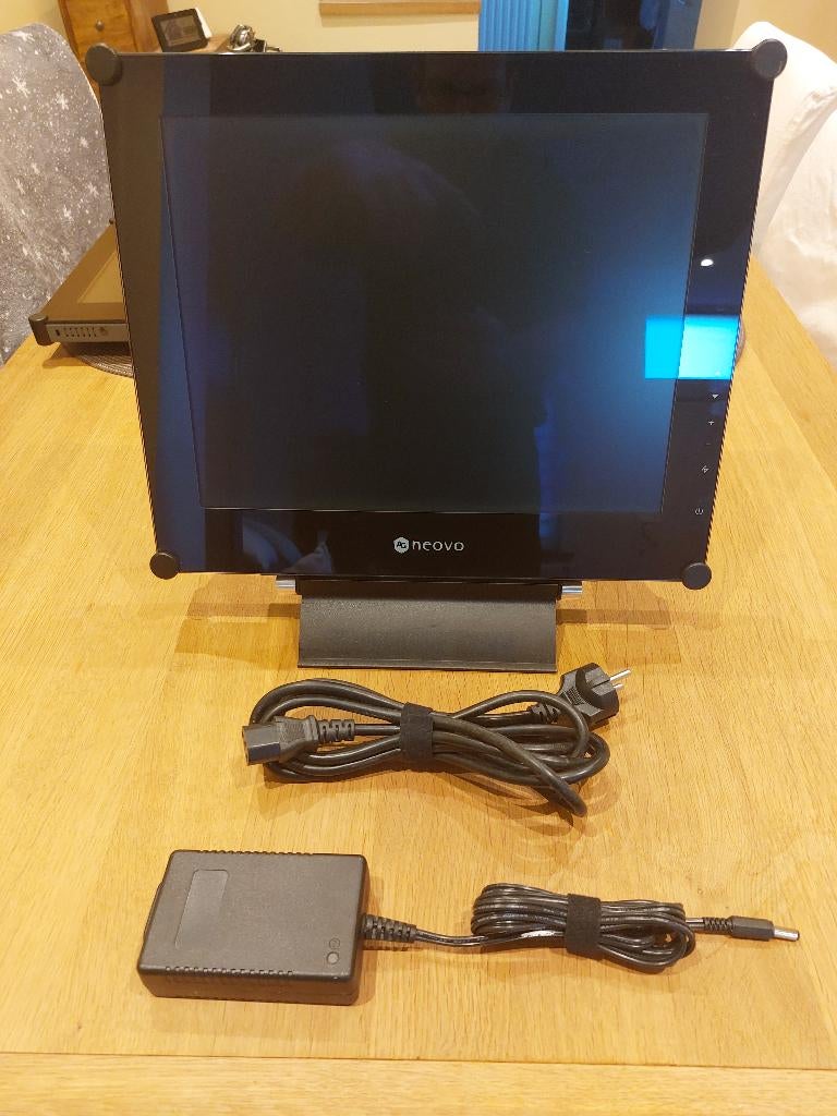 Moniteur / écran AG neovo 15" X-15AV, 3 à 5 ms, HD, Utilisé, DVI