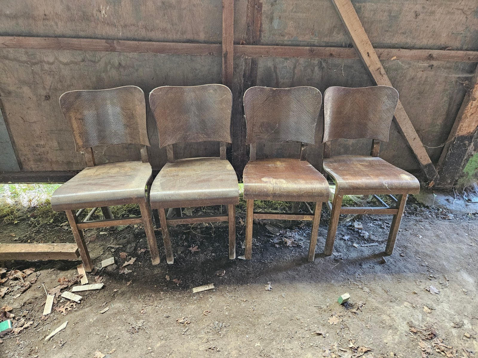 4 houten stoelen, Ophalen