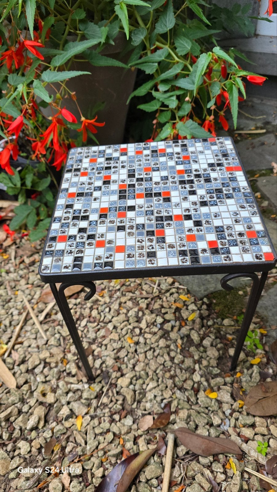 vintage tafeltje met mozaïek steentjes, Ophalen, Minder dan 55 cm, Gebruikt, Overige materialen