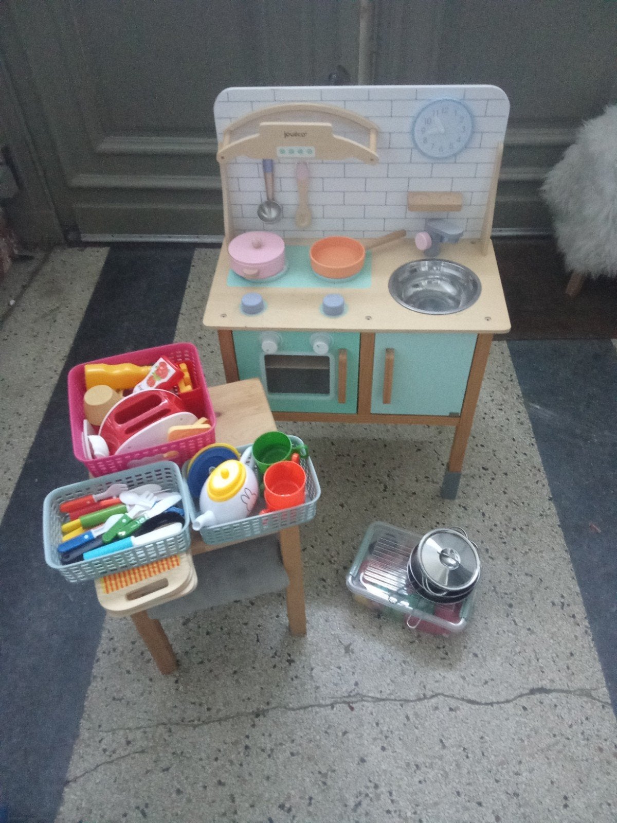 Kinderkeuken, Ophalen