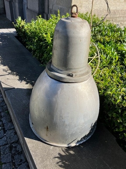 OUDE INDUSTRIELE ALUMINIUM LAMP. FABRIEKSLAMP, Huis en Inrichting, Lampen | Hanglampen, Gebruikt, Textiel, Ophalen of Verzenden