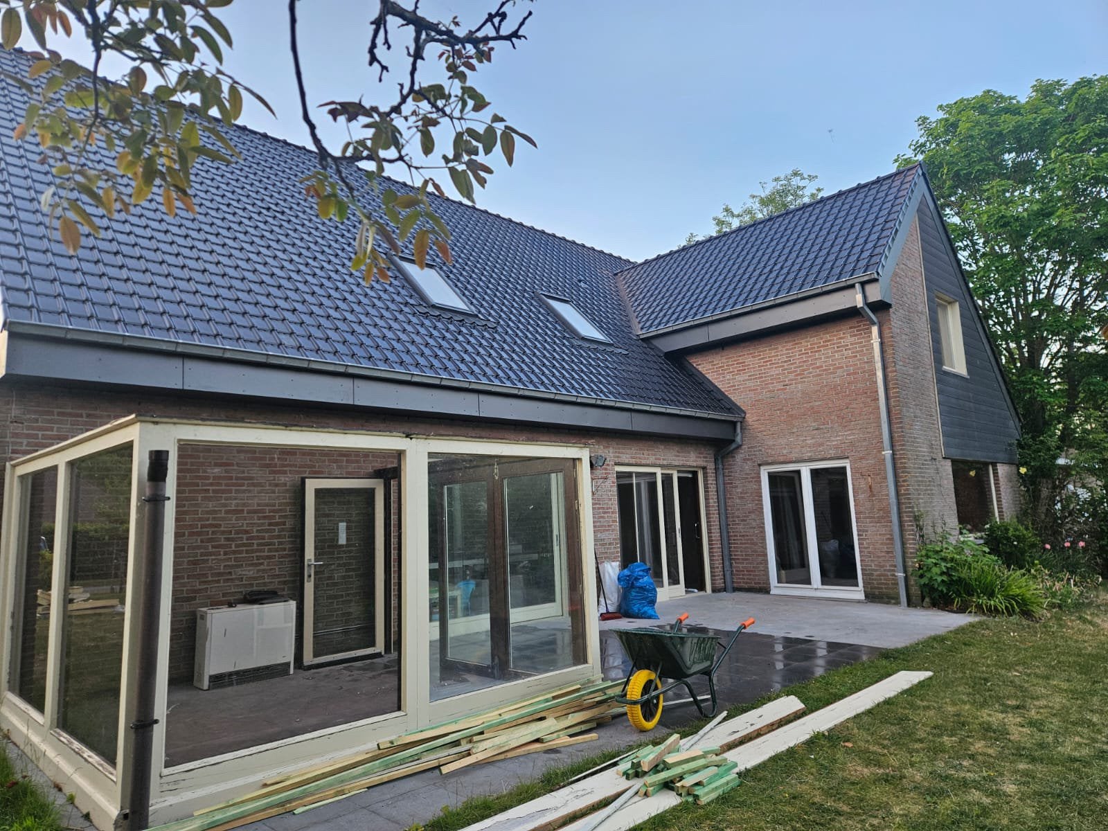 Dakwerken & Algemene Bouw | Roofing | EPDM | Asbest, 24-uursservice, Riet