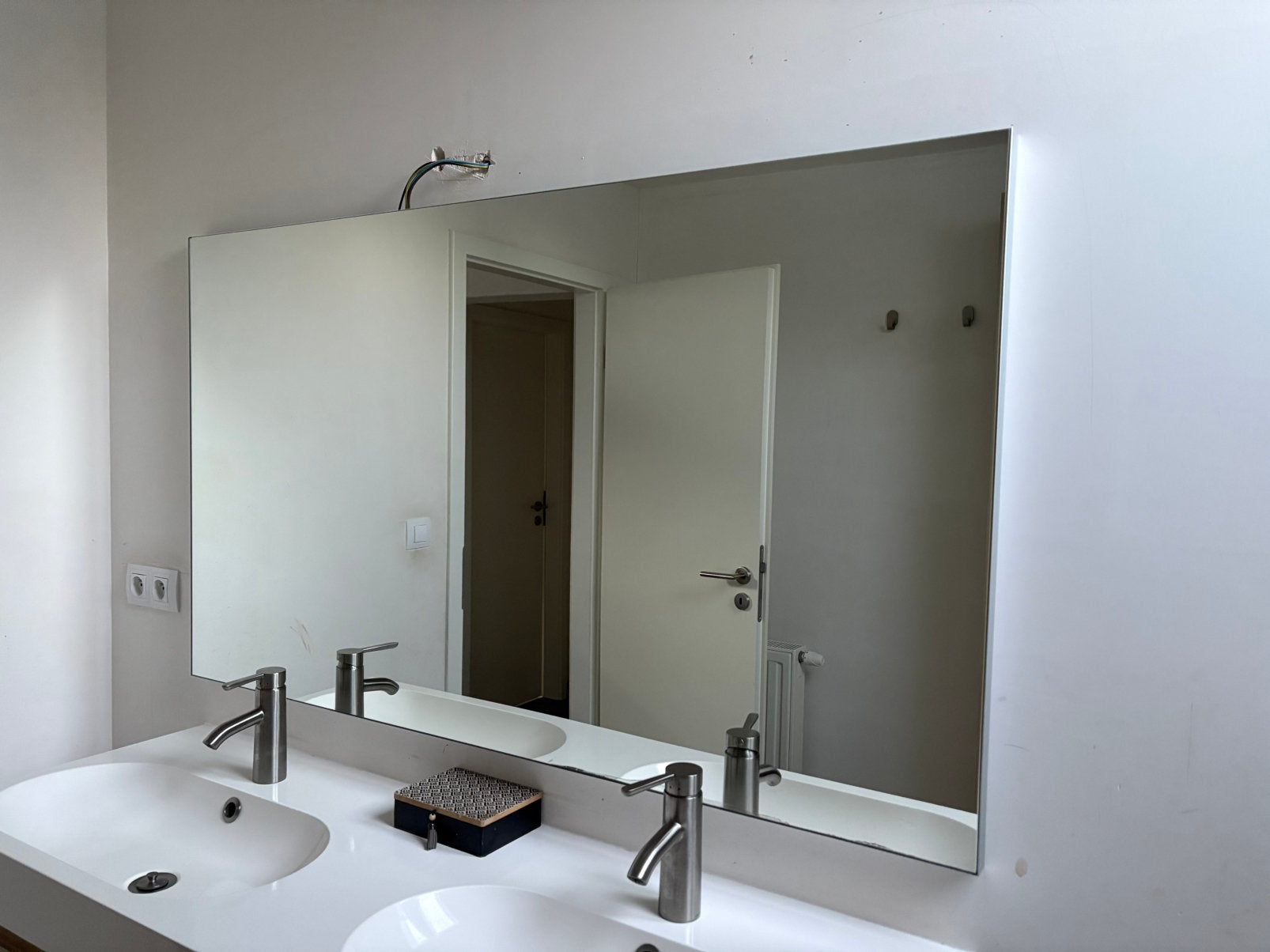 Grand miroir 140X80 léger degaut voir photo, Enlèvement, Comme neuf