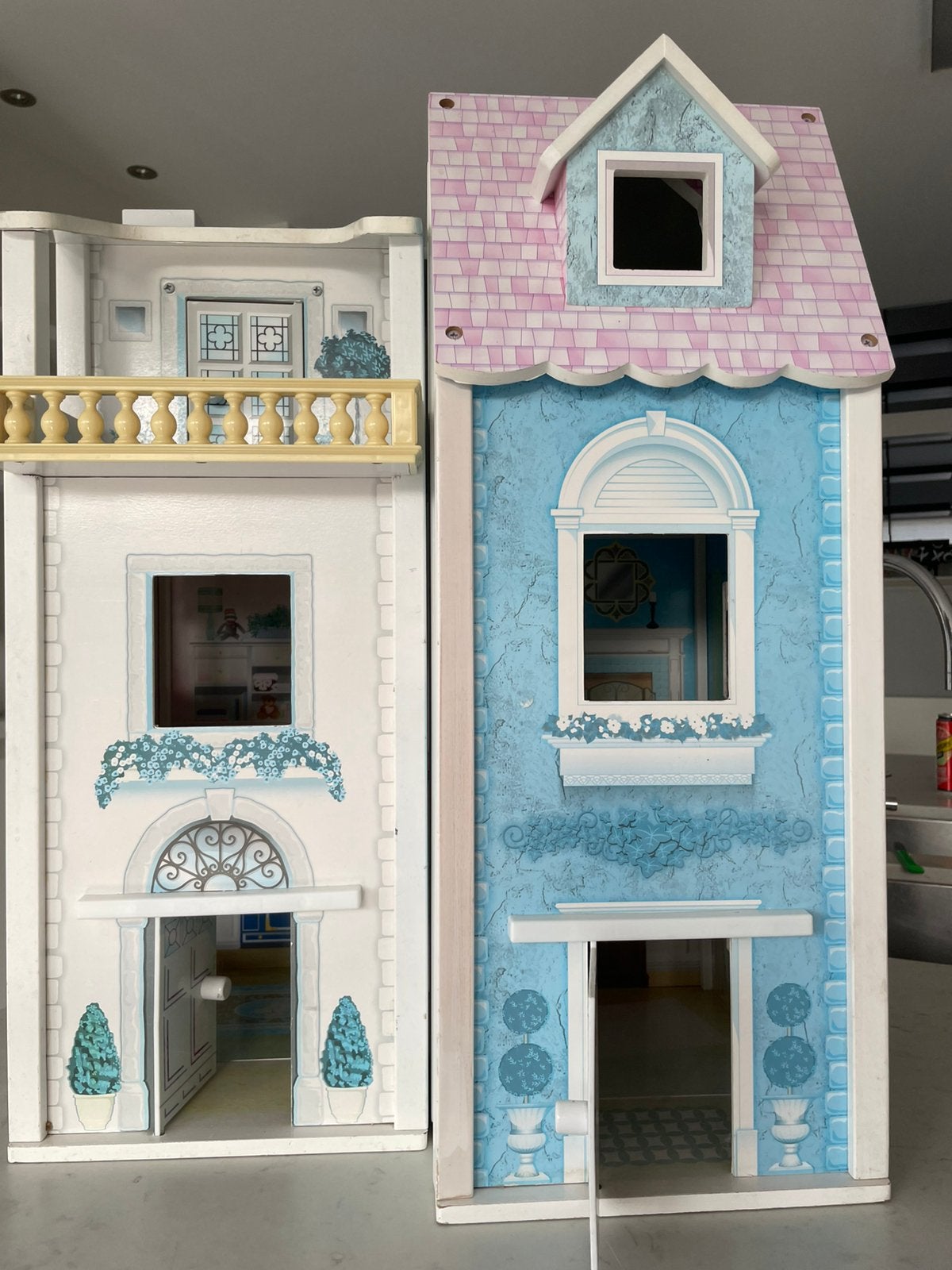 Houten poppenhuis, openklapbaar. : € 45, Enlèvement, Utilisé, Maison de poupées