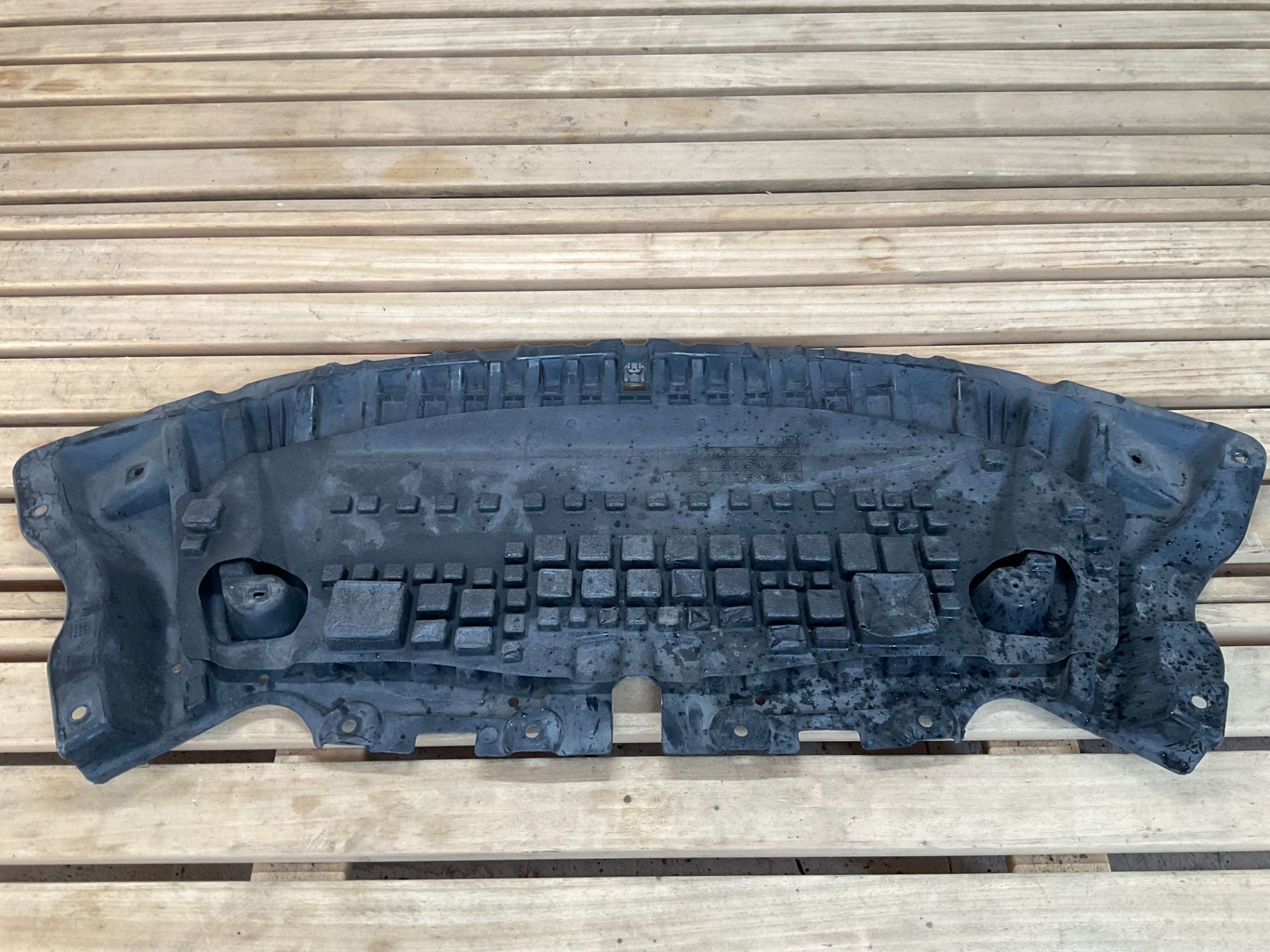 Plaque de protection moteur Mercedes Classe E W212 S212, pla, Mercedes-Benz AG, Mercedes-Benz, Utilisé, Mercedesstrasse 120
70372  Stuttgart, DE