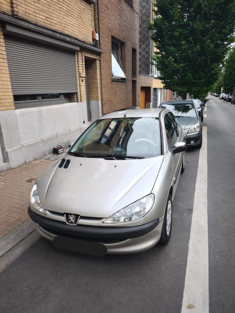 Peugeot 206, Autos, Peugeot, 1124 cm³, Argent ou Gris, Achat, Noir