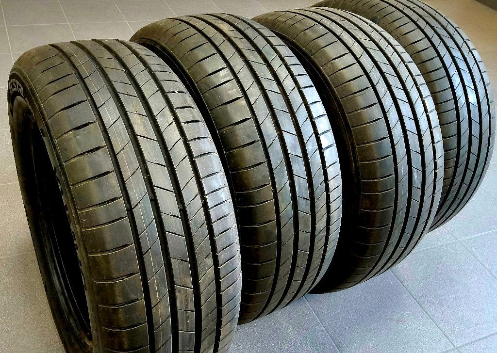 4 nouveaux pneus été 235/55-17, Pneus été, Enlèvement, Pneu(s), 17 pouces