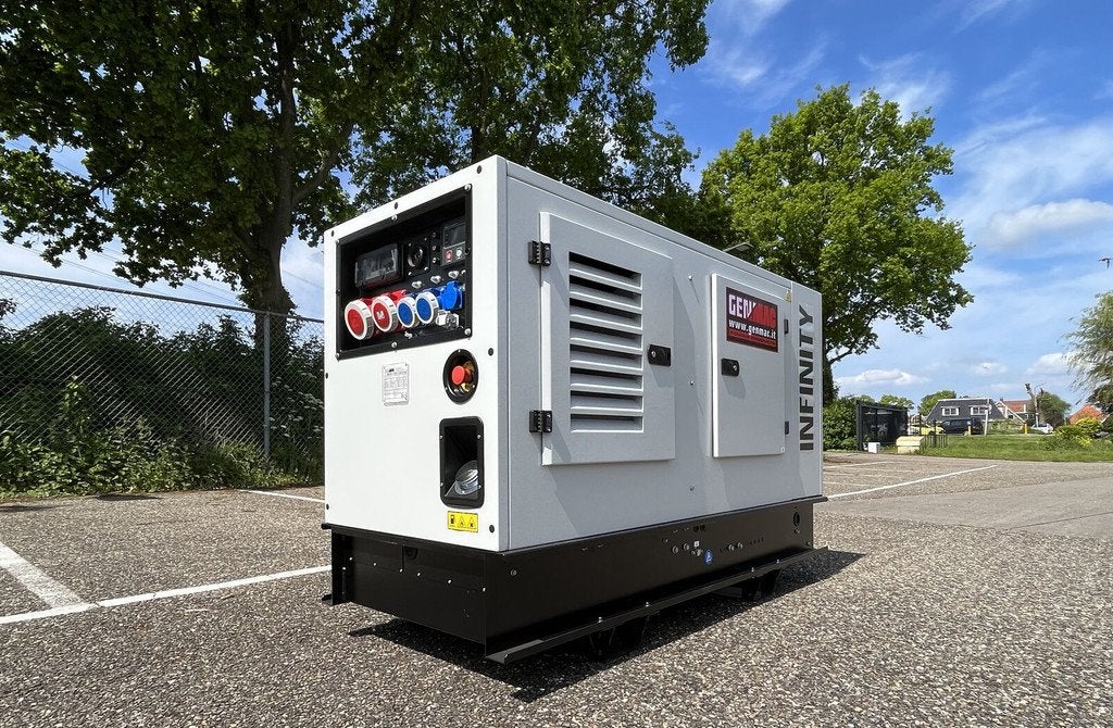 Genmac Infinity RENT G20PS Stage 5, Articles professionnels, Machines & Construction | Générateurs