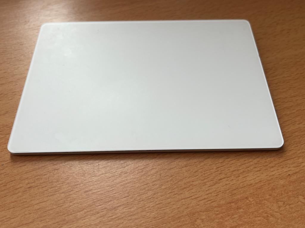 Apple Magic Trackpad 2 (Rechargeable) - État Impeccable, Enlèvement ou Envoi, Comme neuf, Filaire, Trackpad