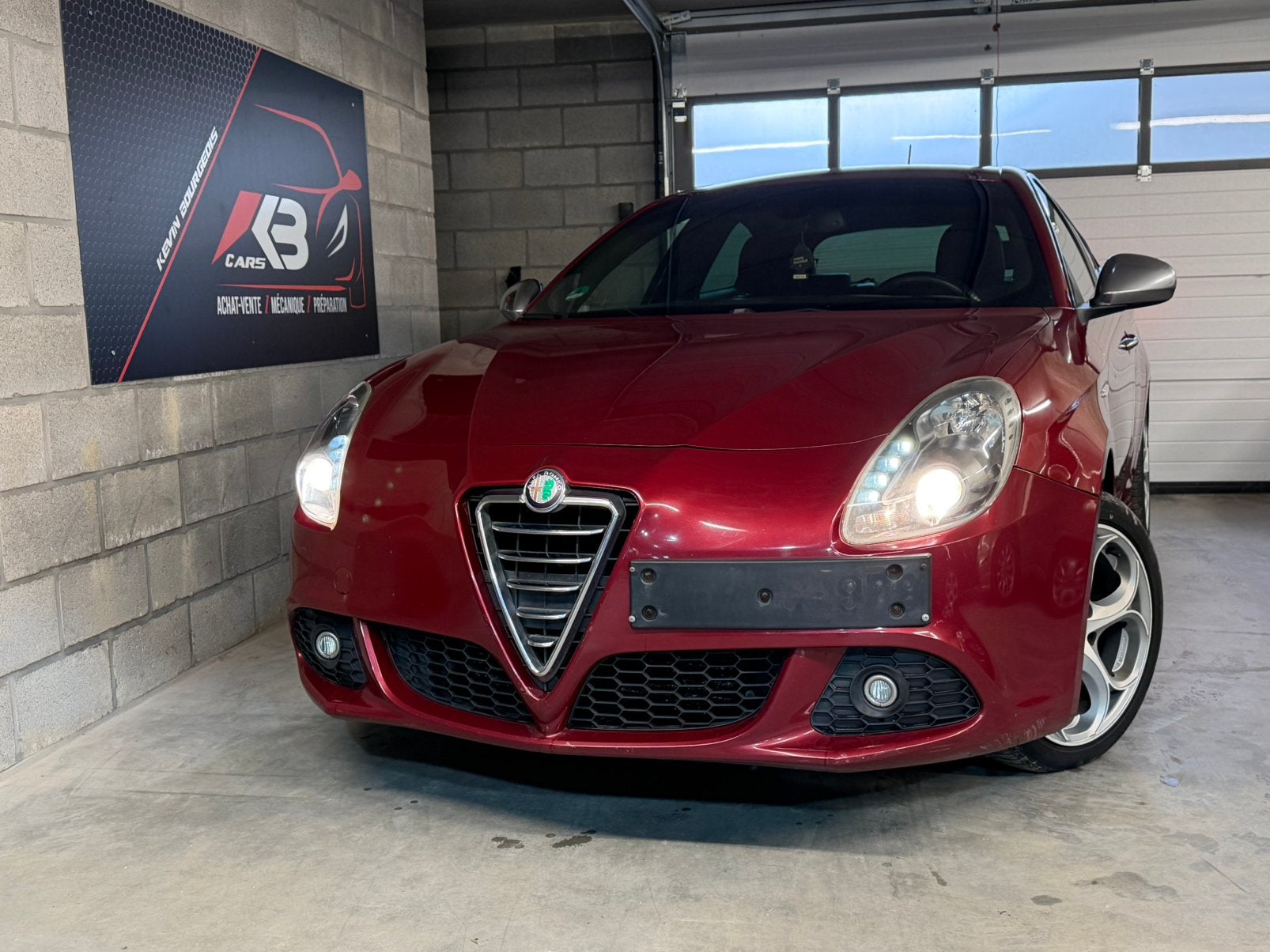 Alfa Romeo • Giulietta • 1.6 JTD 105pk • Diesel, Voorwielaandrijving, Zwart, 4 cilinders, 1600 cc
