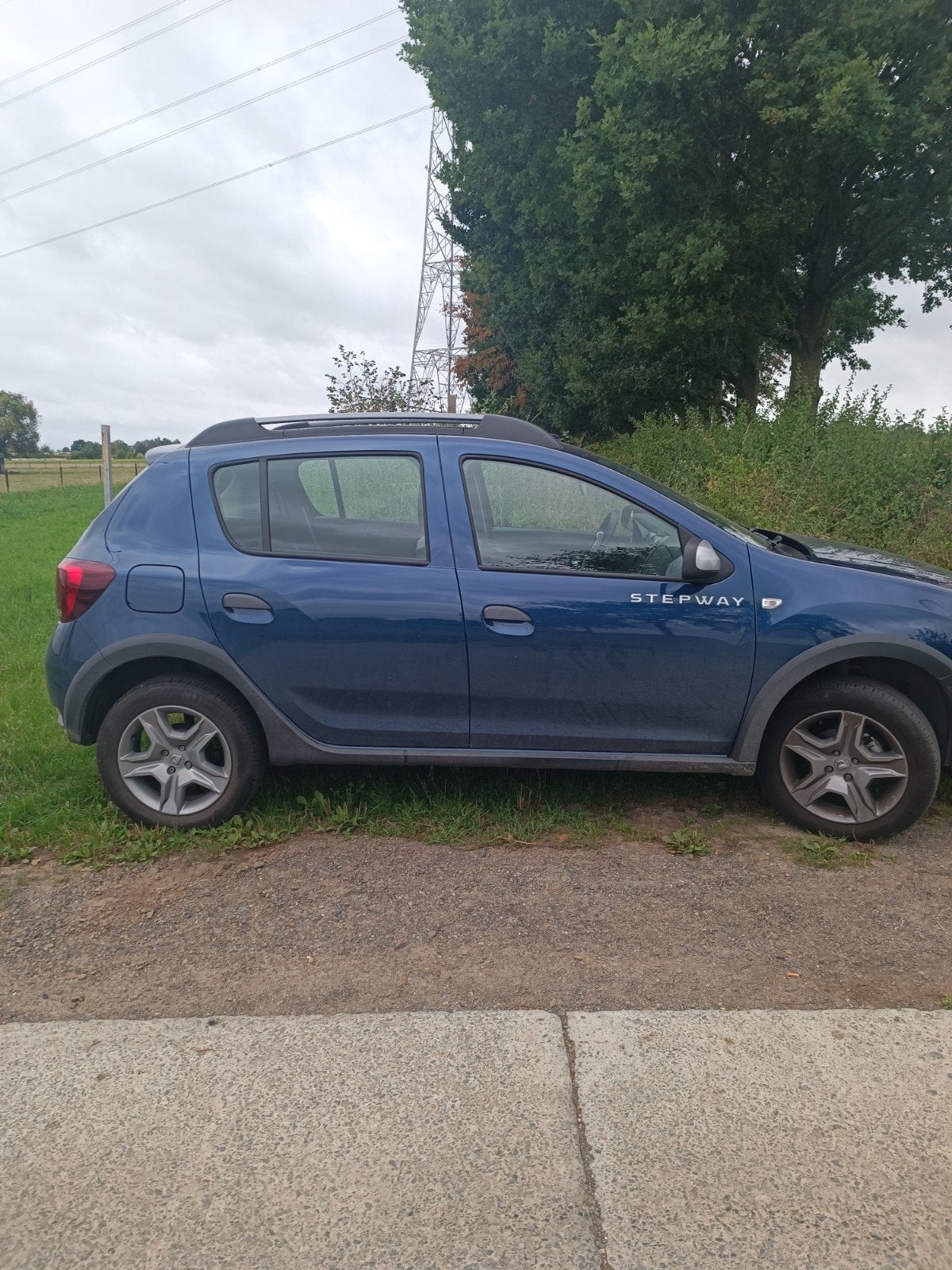 Dacia Sandero stepway auto 11300km, Autos, Dacia, Achat, Noir, 5 portes, Automatique