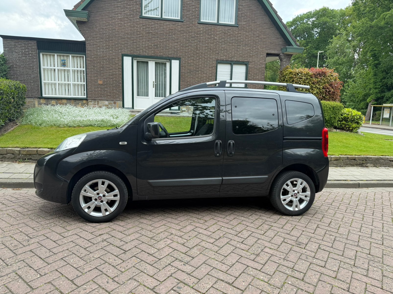 Fiat Qubo 1.4i benzine Airco 2 schuifdeur Euro5 gekeurd, Auto's, Fiat, Euro 5, Monovolume, Parkeersensor, https://public.car-pass.be/vhr/5c93ab6c-3156-4be7-a515-f4df37cf1fcc