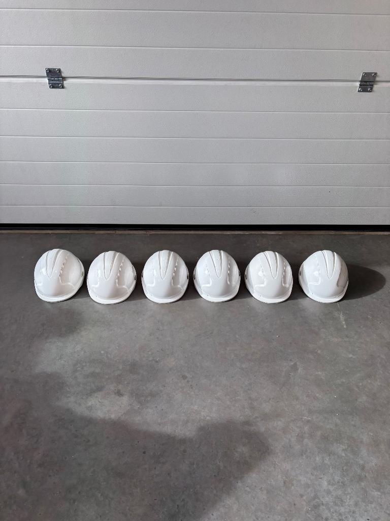 Veiligheidshelm 6 stuks in nieuwstaat, Doe-het-zelf en Bouw, Veiligheidshelmen, Ophalen, Zo goed als nieuw