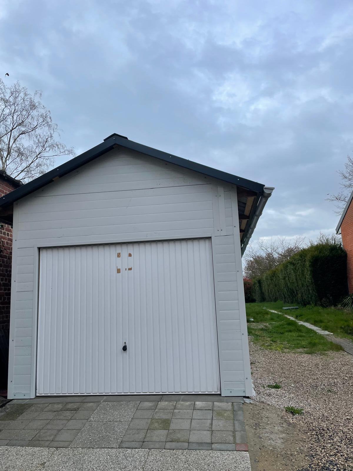 Loods/ stockeerruimte te huur
