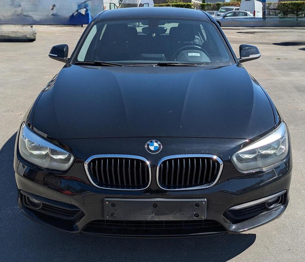 BMW 116i Euro 6 Benzine met maar 156000 km, Voorwielaandrijving, Zwart, 5 deurs, Particulier