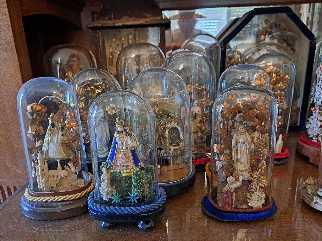 diversen Religie Voorwerpen oa Kruisbeelden Beeldjes Vitrine, Enlèvement, Utilisé, Autres types, Christianisme | Catholique