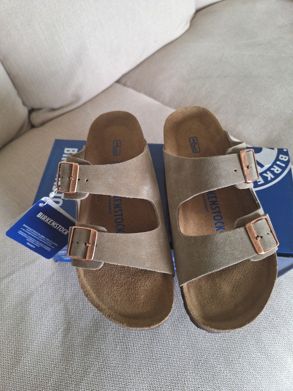 Birkenstock Arizona. Nieuw. Kleur taupe. Maat 39, Kleding | Dames, Slippers, Beige, Nieuw, Ophalen of Verzenden