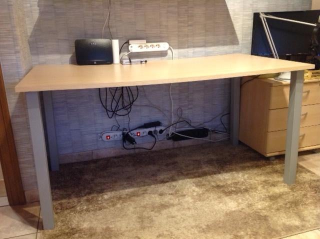Tafelblad/Bureaublad  wit/lichtbruin fineer 150x80 met poten, Ophalen, Gebruikt