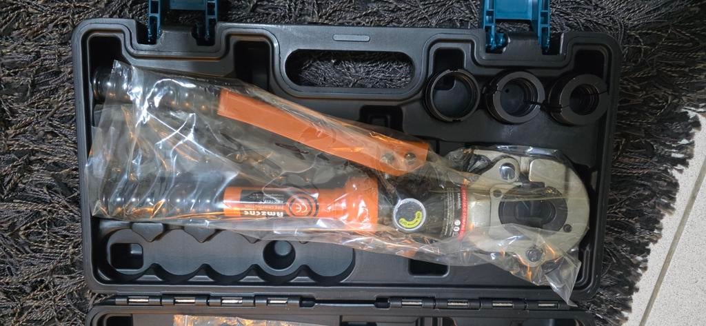 Nieuwe hydraulische perstang voor water- en verwarmingsbuize, Ophalen