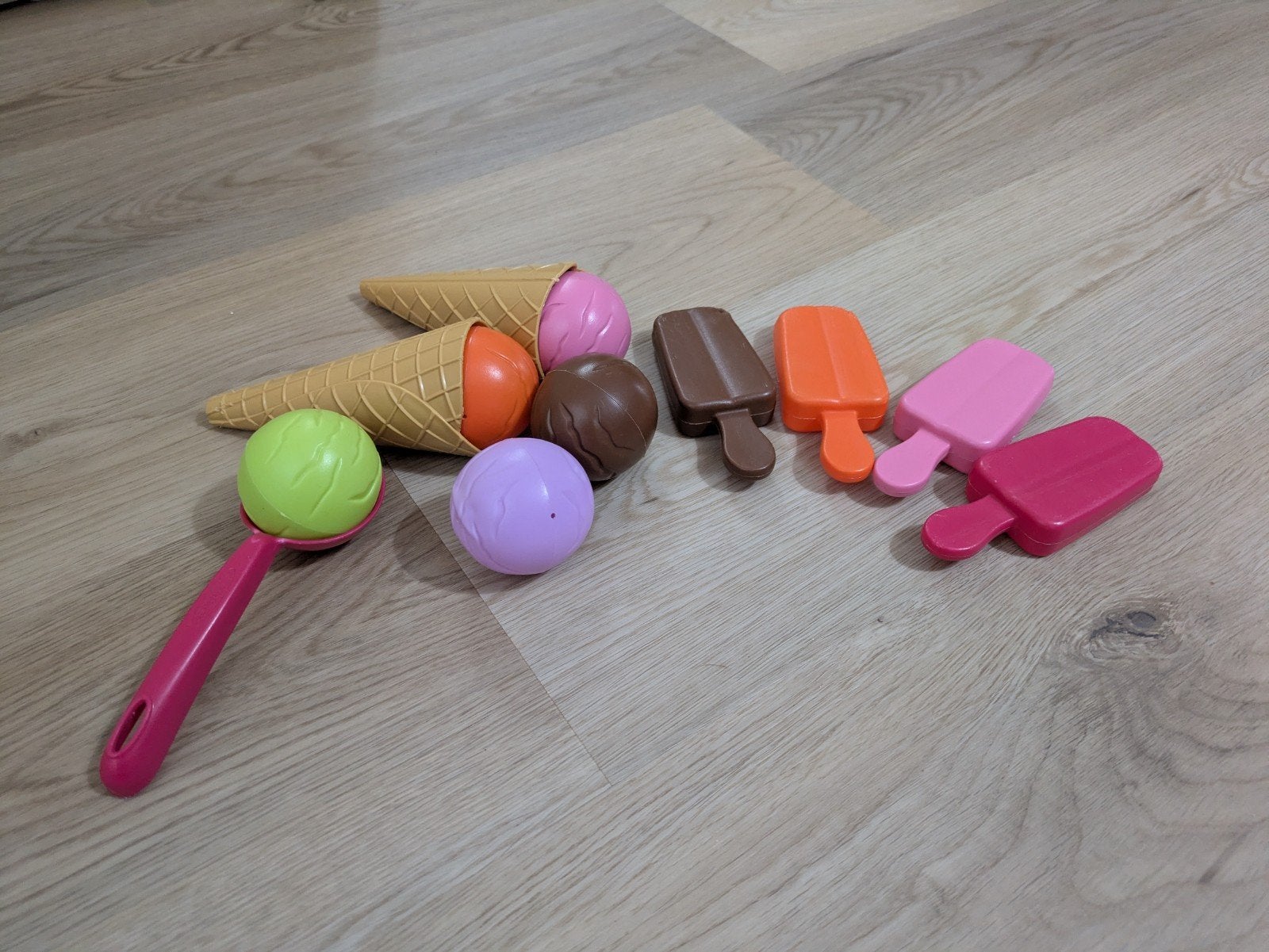 Speelgoed ijsjes, Kinderen en Baby's, Ophalen, Gebruikt, Kunststof, Speelkeuken-accessoire