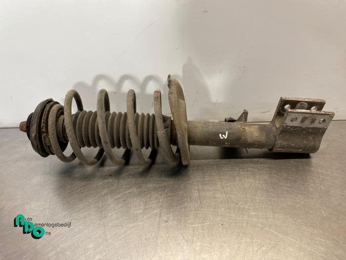 Schokdemperpoot links-voor van een Peugeot 308 (308 08-), Auto-onderdelen, Ophanging en Onderstel, Peugeot, Gebruikt, 3 maanden garantie
