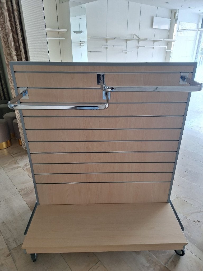 kledingdisplay - vrijstaande winkelpresentatie, Ophalen