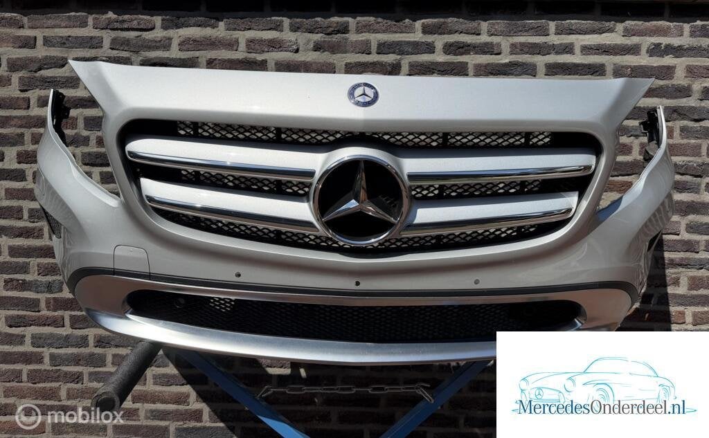W156 GLA Voorbumper bumper front gril A1568850425, Gebruikt, Voor, Ophalen of Verzenden, Bumper