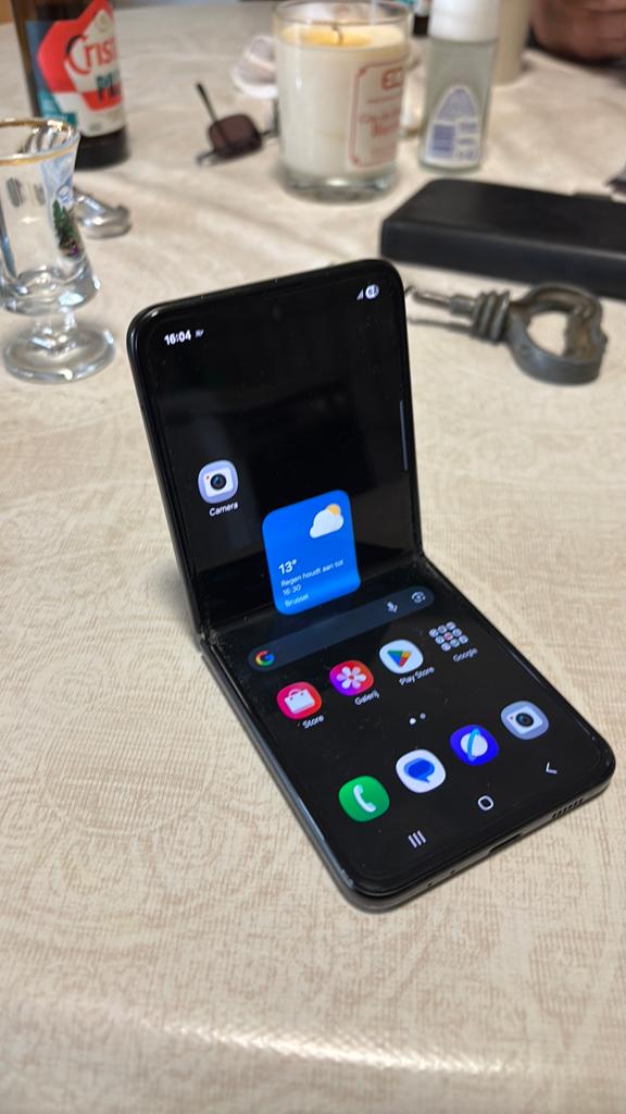 Samsung galaxy z-flip, Telecommunicatie, Mobiele telefoons | Samsung, Zo goed als nieuw, Zwart, Ophalen of Verzenden