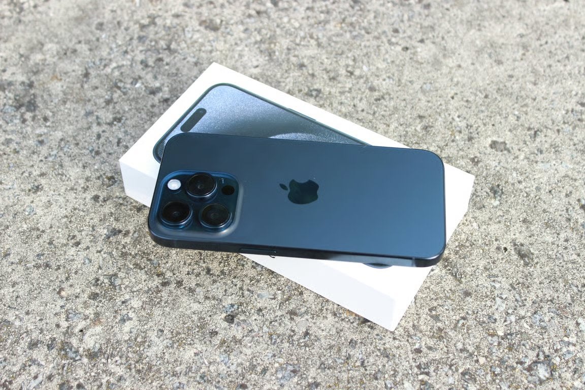 Iphone 15 pro max bleu avec boite facture, Télécoms, Enlèvement ou Envoi, Comme neuf, IPhone 15, Bleu
