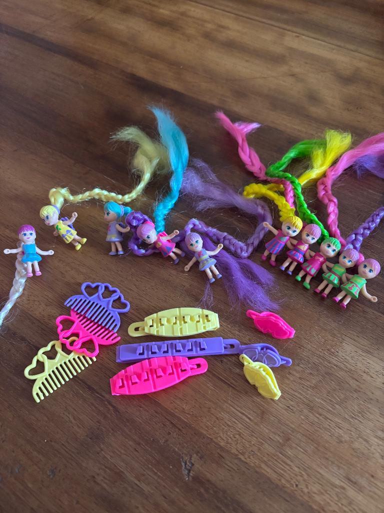 Fabulous Hair Friends met accessoires, kapsalon en 10 popjes, Ophalen, Gebruikt