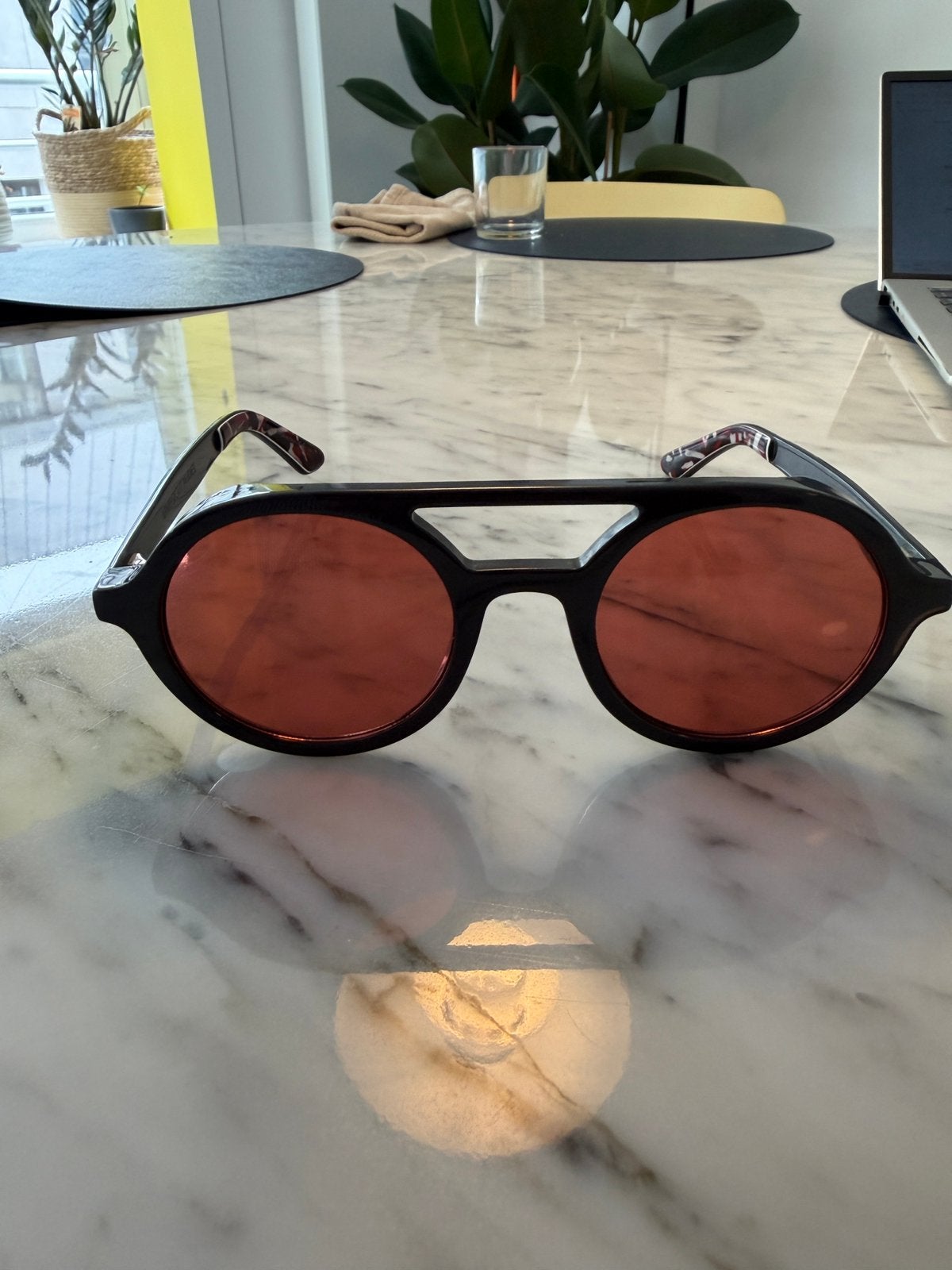 Jimmy Choo zonnebril, Ophalen, Zonnebril