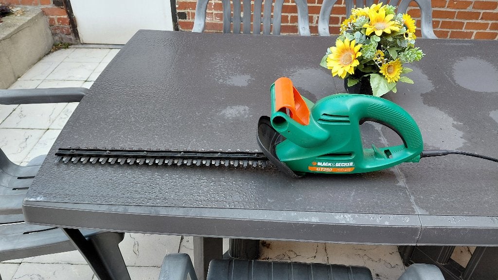Heggenschaar, Ophalen, Zo goed als nieuw, Elektrisch, Black&Dekker