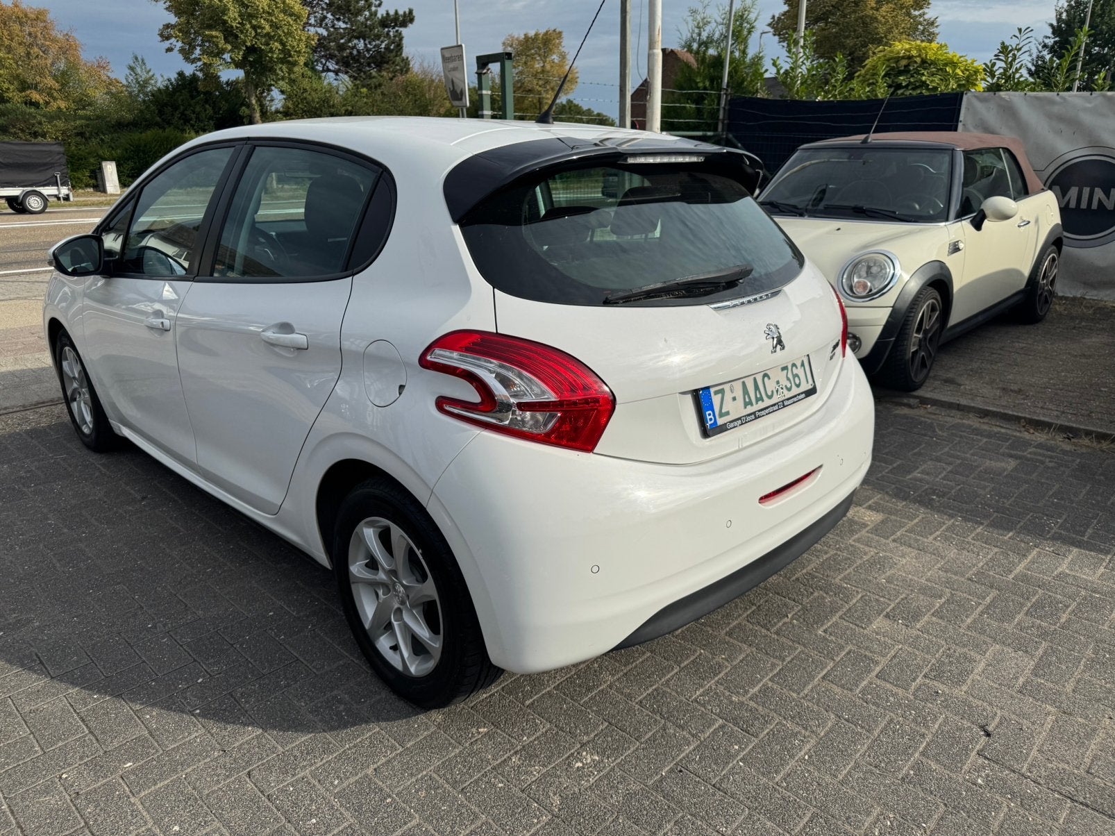 Peugeot 208 automaat 1.2 benzine, Auto's, Peugeot, Automaat, Stof, Zwart, Wit