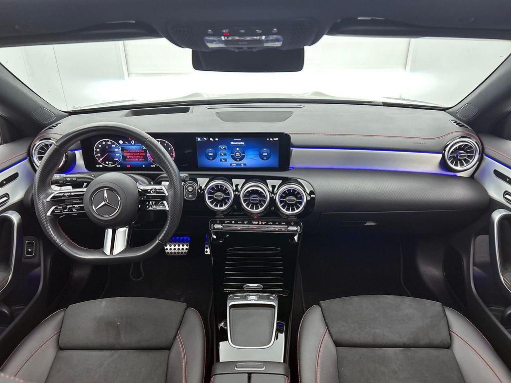 Mercedes-Benz CLA-klasse 180 Shooting Brake AMG Line | Panor, Auto's, CLA, Stof, Gebruikt, 4 cilinders