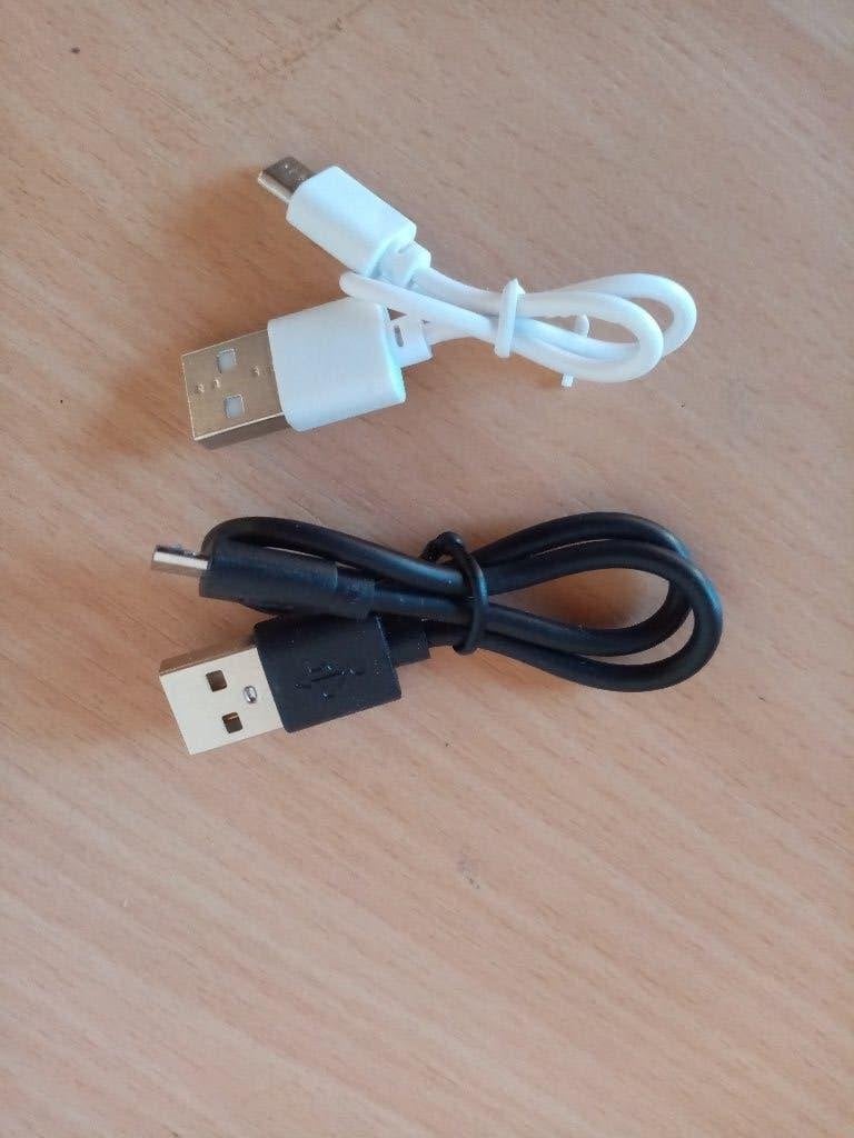 nieuw 2 dezelfde micro usb oplaadkabel zwart 31cm/ wit 22cm, Telecommunicatie, Mobiele telefoons | Telefoon-opladers, Universeel