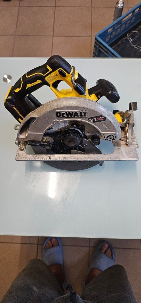 DeWalt Cirkelzaag DCS573 190mm, Doe-het-zelf en Bouw, Gereedschap | Zaagmachines, Ophalen, De Walt, Gebruikt, Cirkelzaag