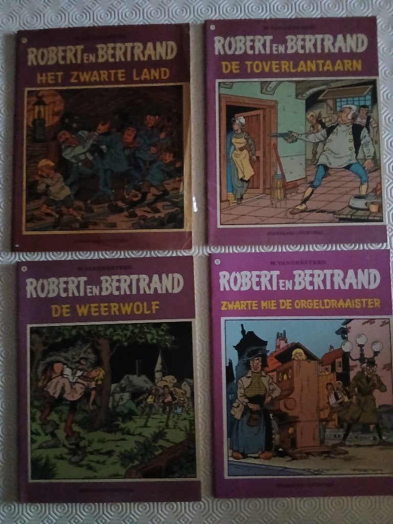 Robert en Bertrand 1ste drukken (1974/1979), Willy Vandersteen, Ophalen of Verzenden, Zo goed als nieuw, Meerdere stripboeken