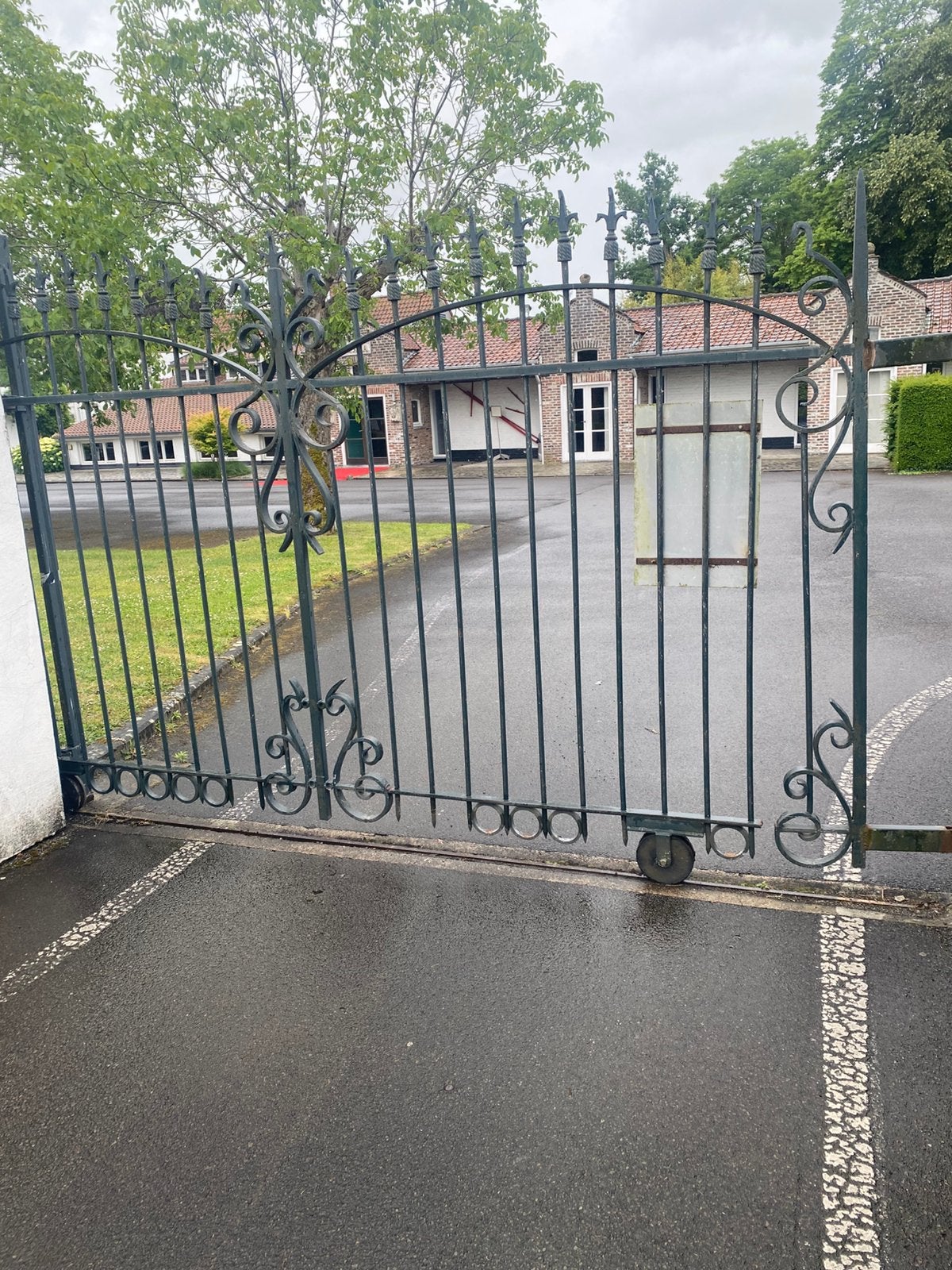 Smeedijzeren poort antiek vol rollend  4 m op 2,3 h, Ophalen, Gebruikt