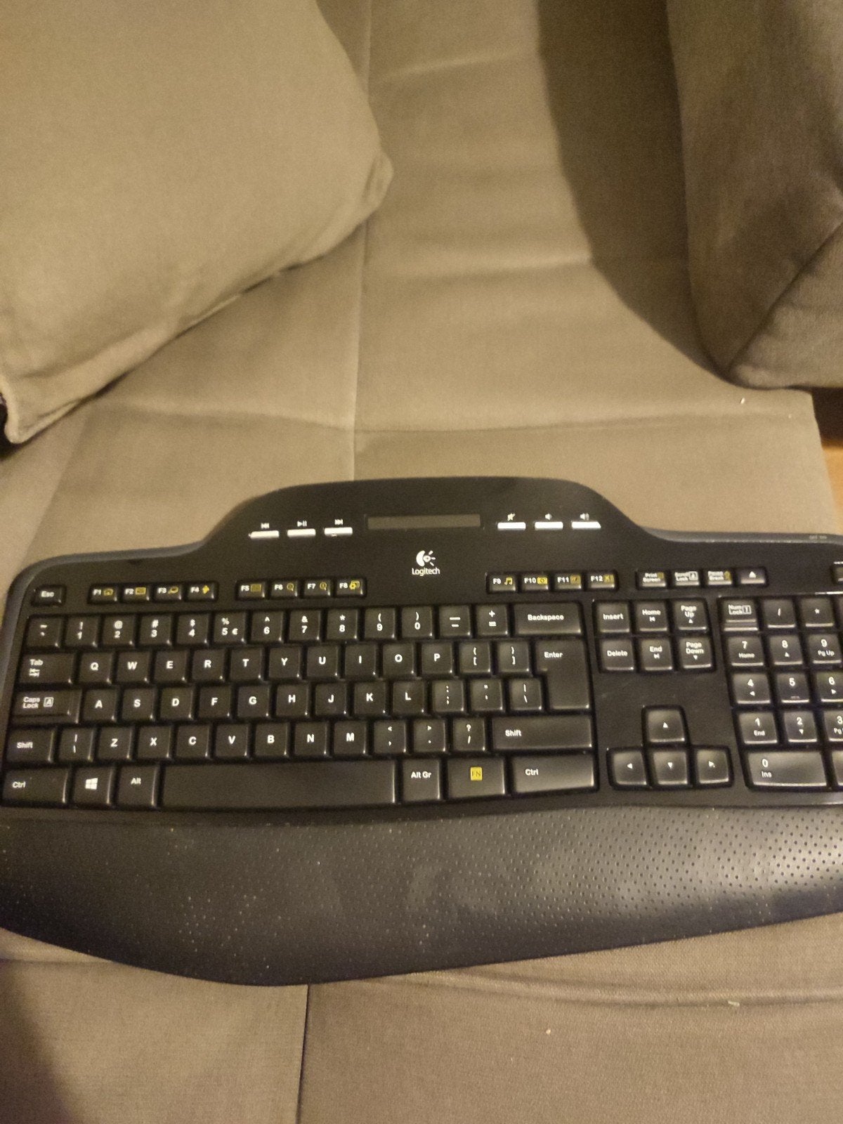 Logitech MK710 Wireless Keyboard, Computers en Software, Ophalen, Draadloos