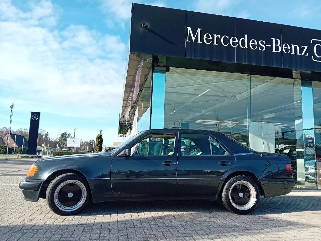 La 400E avec la 500E AMG semble en excellent état, Autos, Cuir, 4175 cm³, 4 portes, Berline