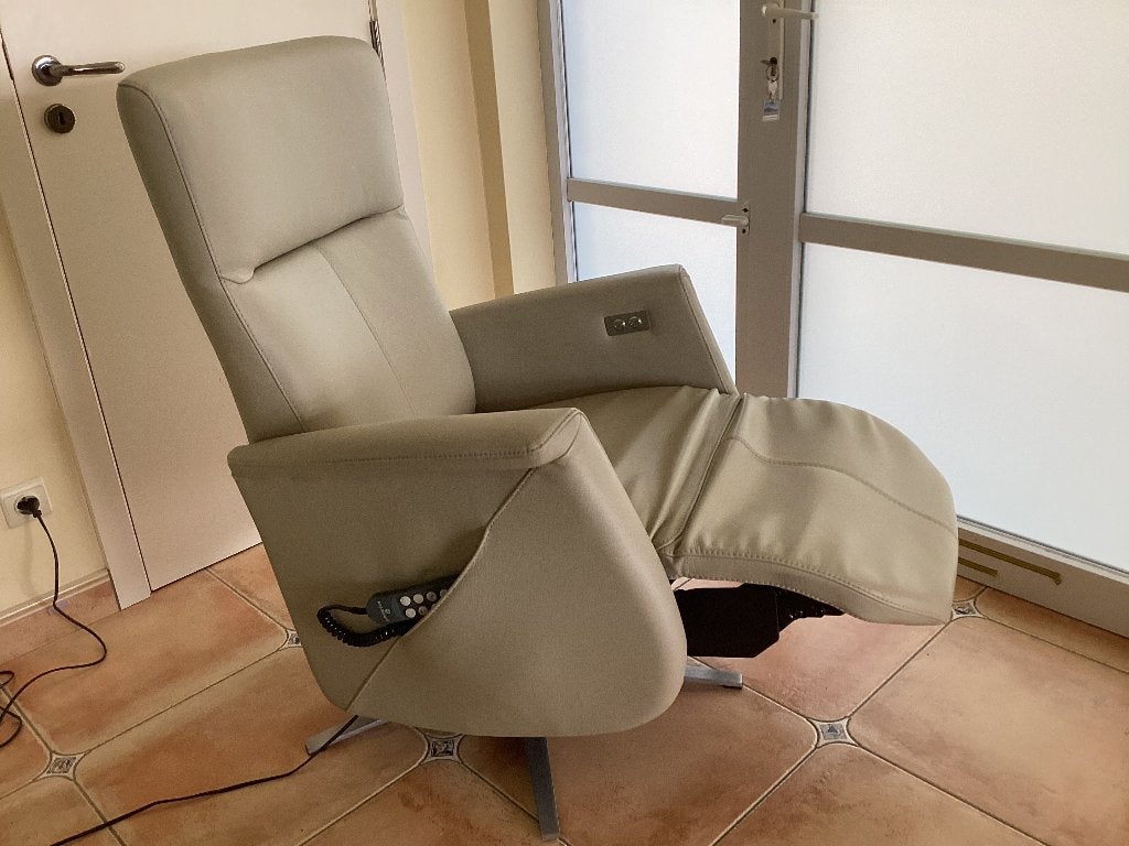 Elektrische sta-op stoel Prominent(als nieuw), Huis en Inrichting, Fauteuils, Ophalen, Zo goed als nieuw, Leer, Revilax Medilax hukla zero gravity velderhof