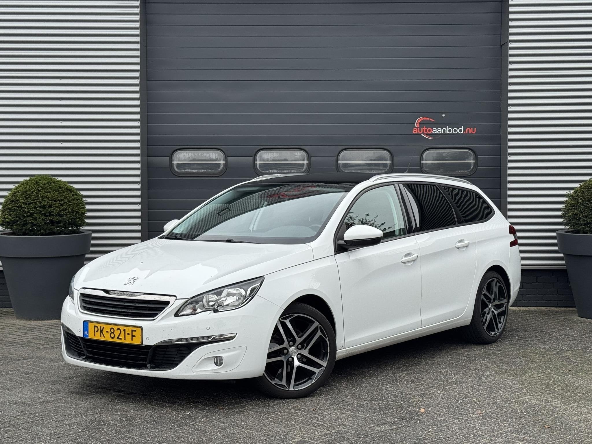 Peugeot 308 SW 1.2 PureTech Blue Lion ENGINE NOT 100% | Pano, Auto's, Voorwielaandrijving, Stof, Gebruikt, Euro 6