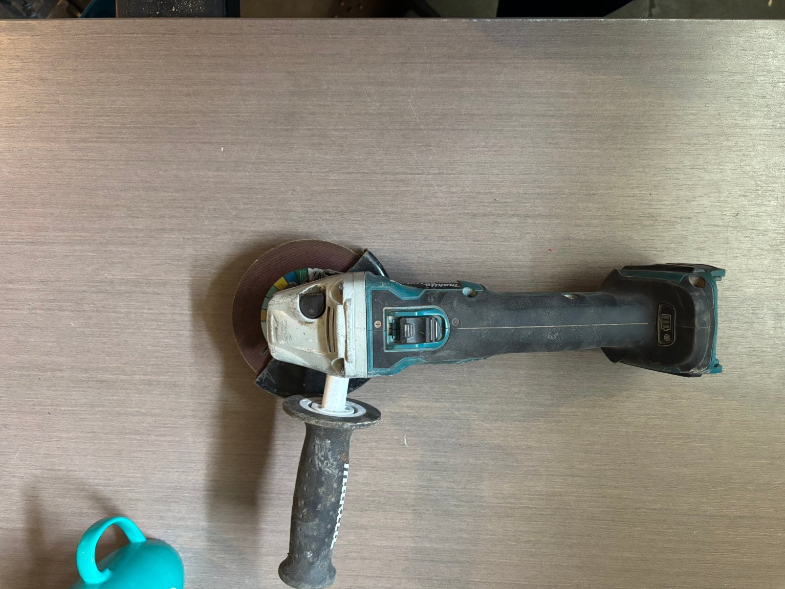 Slijp tol, Ophalen, Gebruikt, Haakse handslijpmachine