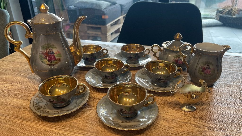 Verguld servies, Ophalen