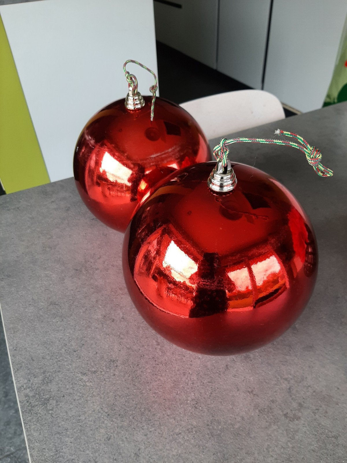 grote kerstballen, Ophalen